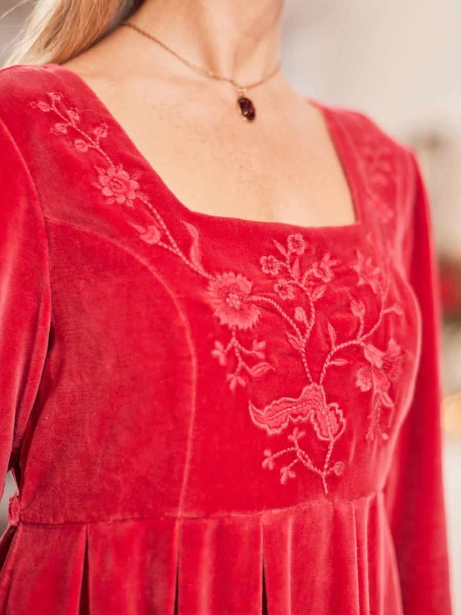 Victorian Velvet Red Dress For Women - Image 3
